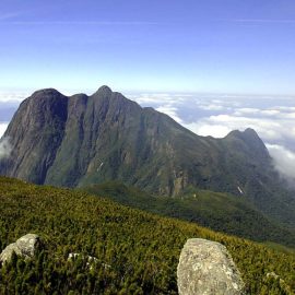 Avião desaparece Serra do Mar