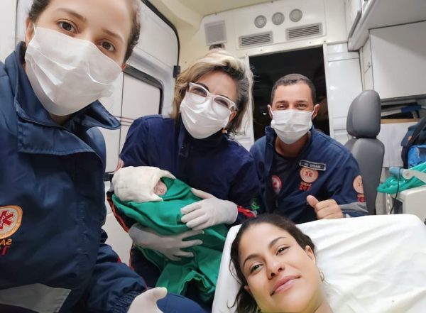 Bebê ‘apressadinha’ nasce dentro da ambulância no norte do Paraná 2