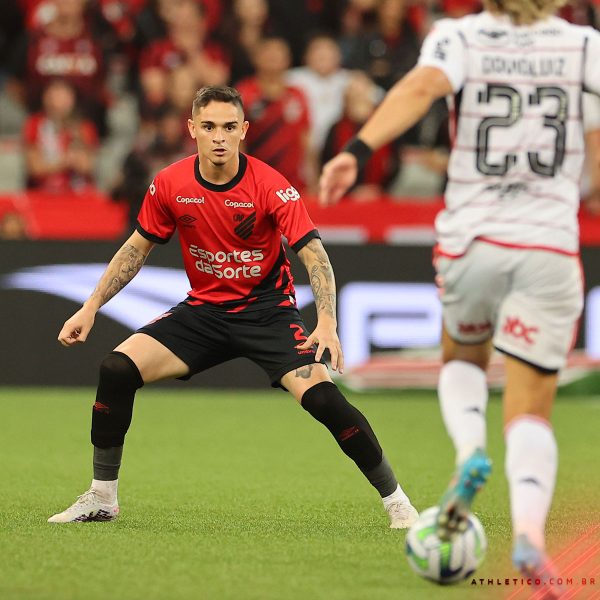 Lance de Athletico x Flamengo, pela Copa do Brasil