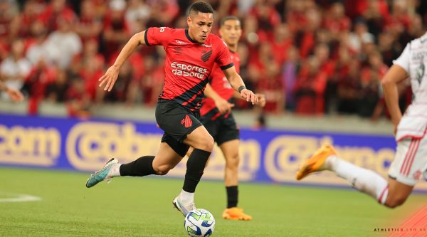 Lance de Athletico x Flamengo, pela Copa do Brasil