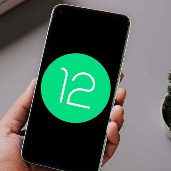 É preciso que o telefone tenha o sistema operacional a partir do Android 12