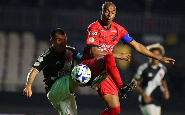 Fernandinho em Vasco x Athletico