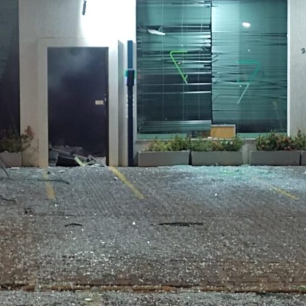 explosão banco sicoob umuarama presos