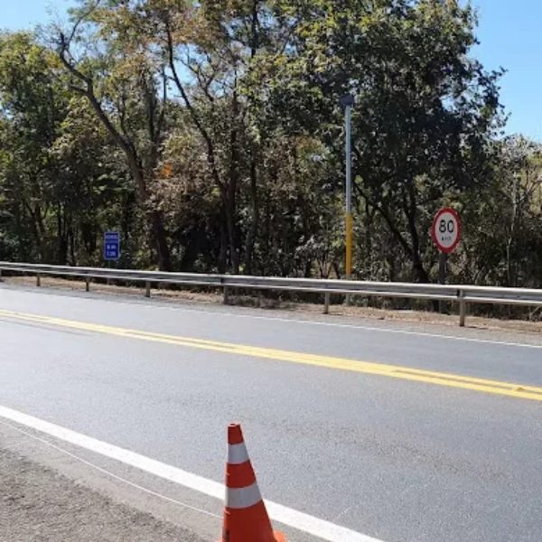 Cinco pessoas da mesma família morreram durante um acidente na BR-153, no município de Mara Rosa, região norte de Goiás, nesta quarta-feira (5).