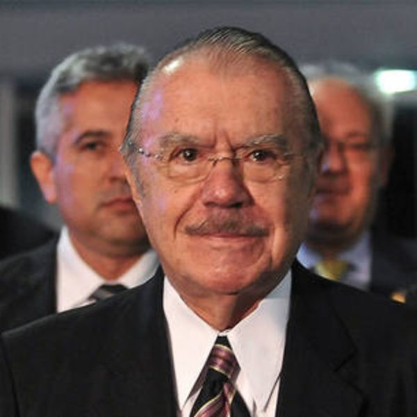 O ex-presidente José Sarney, de 93 anos, foi hospitalizado após sofrer uma queda em casa, no Maranhão, neste fim de semana.