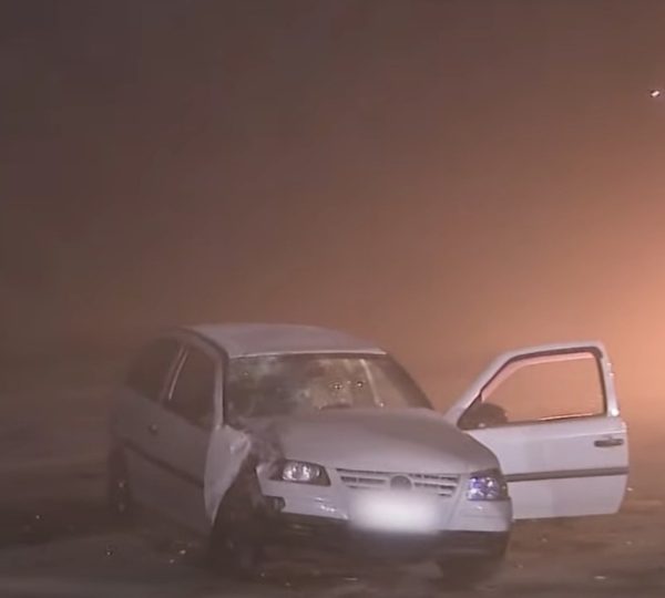 Dois jovens que ocupavam uma moto morreram em um grave acidente com um carro na madrugada desta quarta-feira (12), na Rodovia dos Minérios, em Rio Branco do Sul, Região Metropolitana de Curitiba.