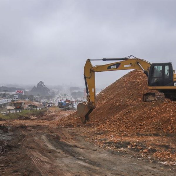 Linha Verde Norte - obras lote 4.1 - liberação de trecho de 500 metros - pavimentação e sinalização concluída