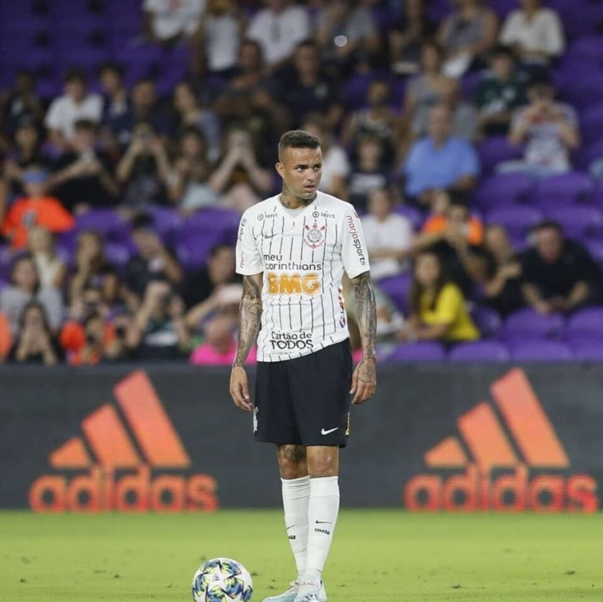  O jogador Luan, do Corinthians, foi agredido por supostos membros da Gaviões da Fiel, torcida organizada do Corinthians, em um motel na Barra Funda, em São Paulo, na madrugada desta terça-feira (4). 