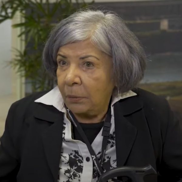 Mulher demitida e perseguida na ditadura é recontratada 46 anos depois, no Paraná