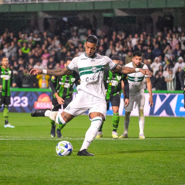 Brasileirão: Corinthians vira contra o Coritiba e segue embalado