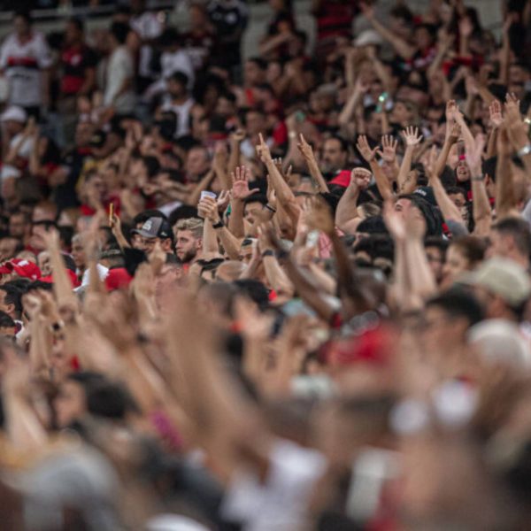 Torcida do Flamengo esgota ingressos para duelo com Athletico, pela Copa do  Brasil