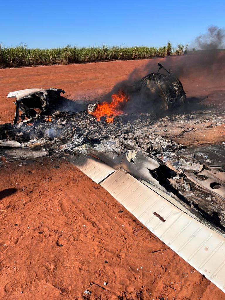  FAB intercepta avião suspeito no PR e piloto foge após incendiar aeronave 