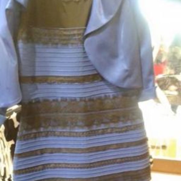 A dúvida se o vestido era dourado e branco ou azul e preto gerou milhões de compartilhamentos.
