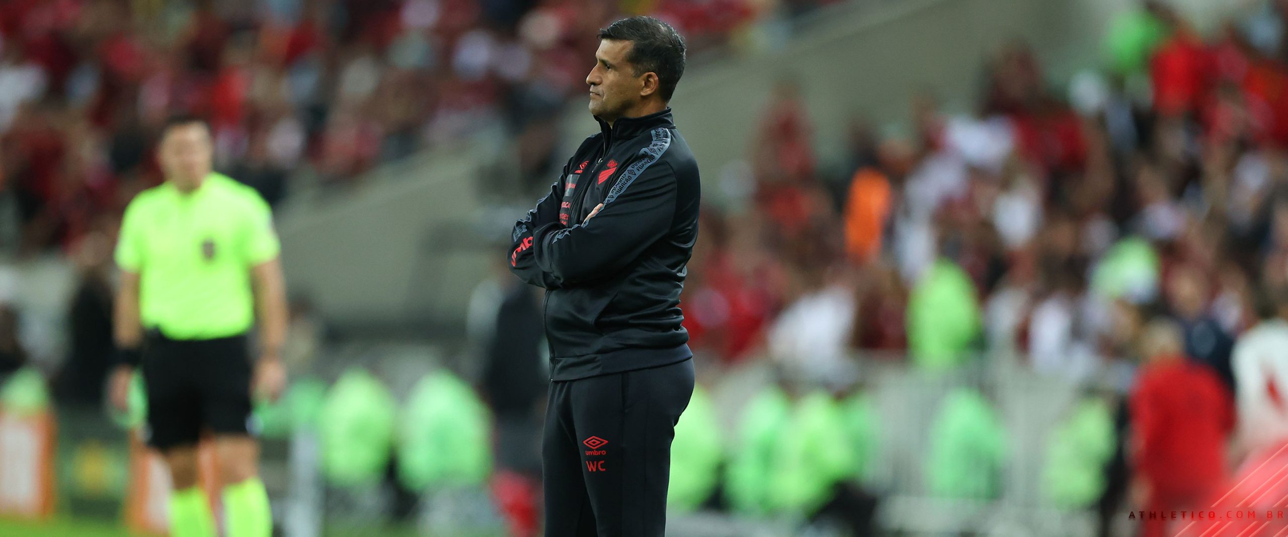  Wesley Carvalho, técnico interino do Athletico 