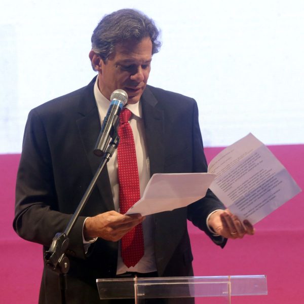 Fernando Haddad ministro da economia está ligado ao salário mínimo e imposto de renda