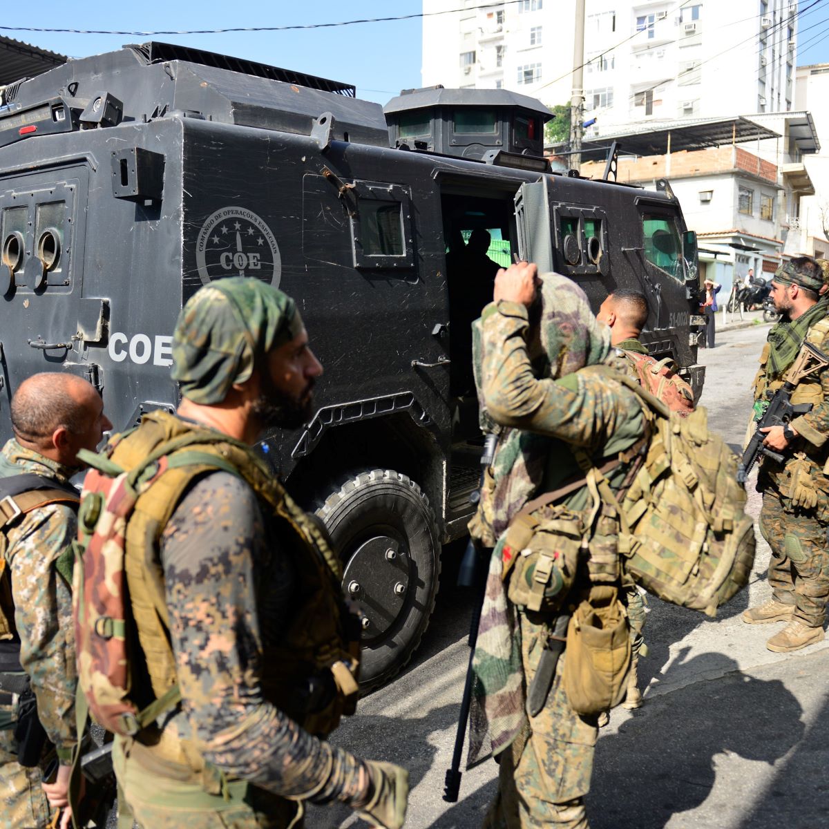  rio de janeiro operação pm complexo da penha 