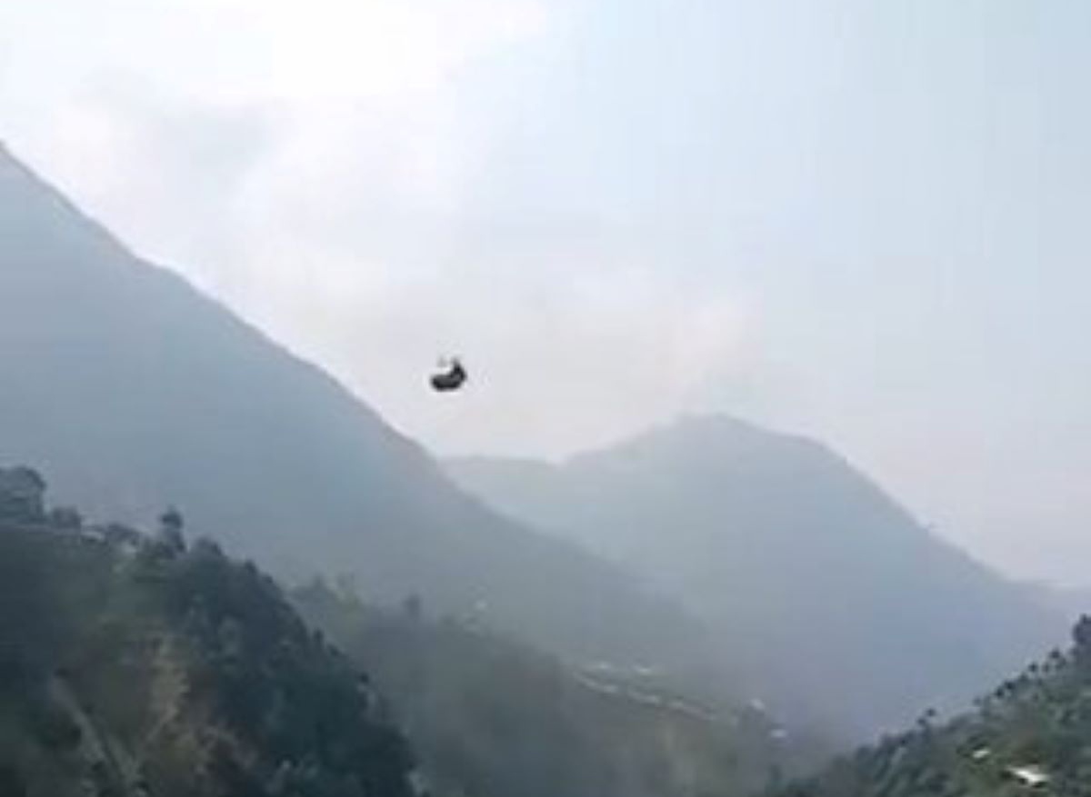 VÍDEO: Cabo de teleférico rompe e crianças aguardam resgate a 274 metros do  chão - RIC Mais