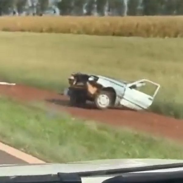 Três pessoas morrem e têm corpos dilacerados em acidente que partiu carro ao meio