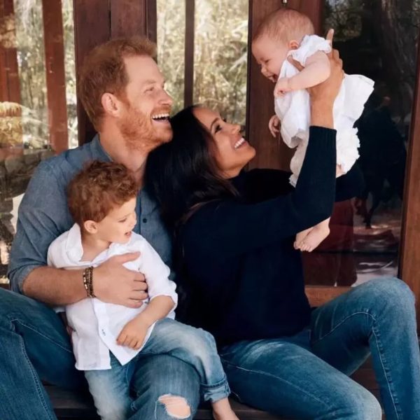 Harry e Meghan com os filhos - Harry e Meghan estariam para anunciar separação