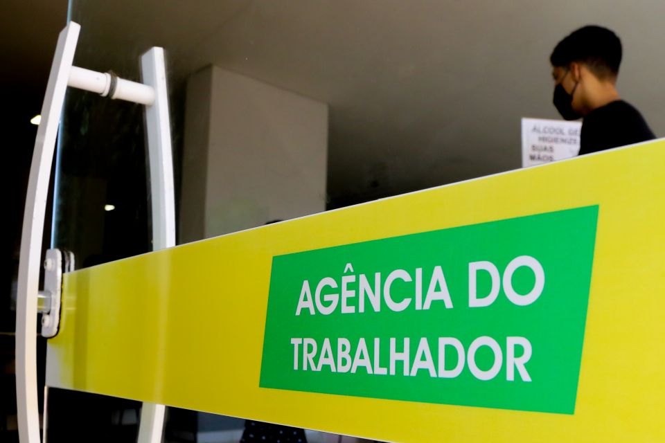  905 vagas de emprego estão disponíveis na Agência do Trabalhador, em Maringá 