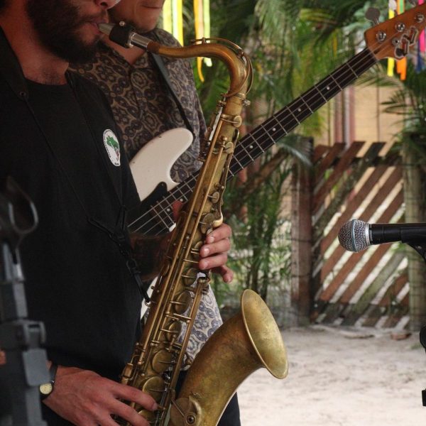 O evento é fruto da união dos empresários de Nova Brasília e tem curadoria do músico e compositor Glauco Solter, com programação sempre aos finais de semana, entre sexta-feira e domingo.