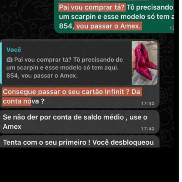 Em outro print, Larissa Manoela aparece pedindo um sapato para o pai, mesmo com o cartão em mãos.