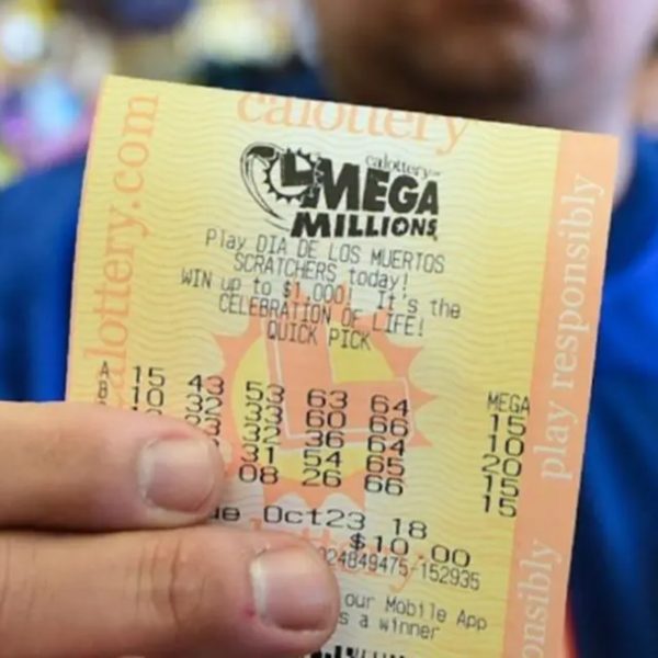 Para participar da Mega Millions é preciso encontrar um serviço de compra de bilhetes de loteria no mundo, como a The Lotter. Na plataforma os bilhetes custam cerca de R$ 24,00.