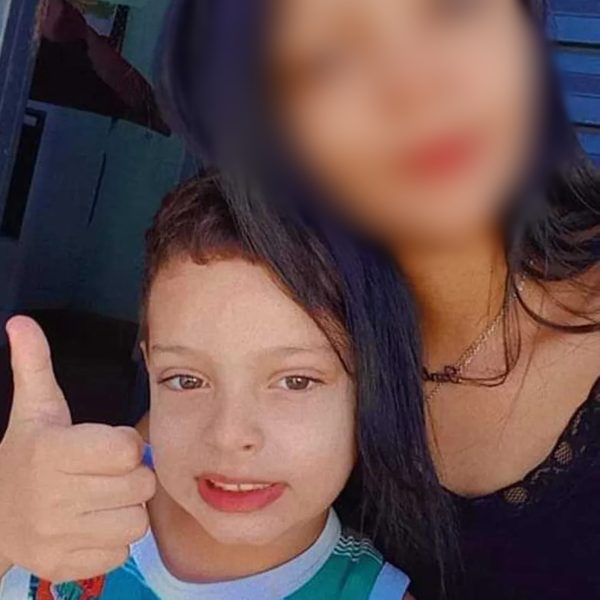 Durante o depoimento à polícia, a mãe mudou a versão da história três vezes. Por isso, a prisão da mulher, que faz uso de antidepressivos, foi decretada.