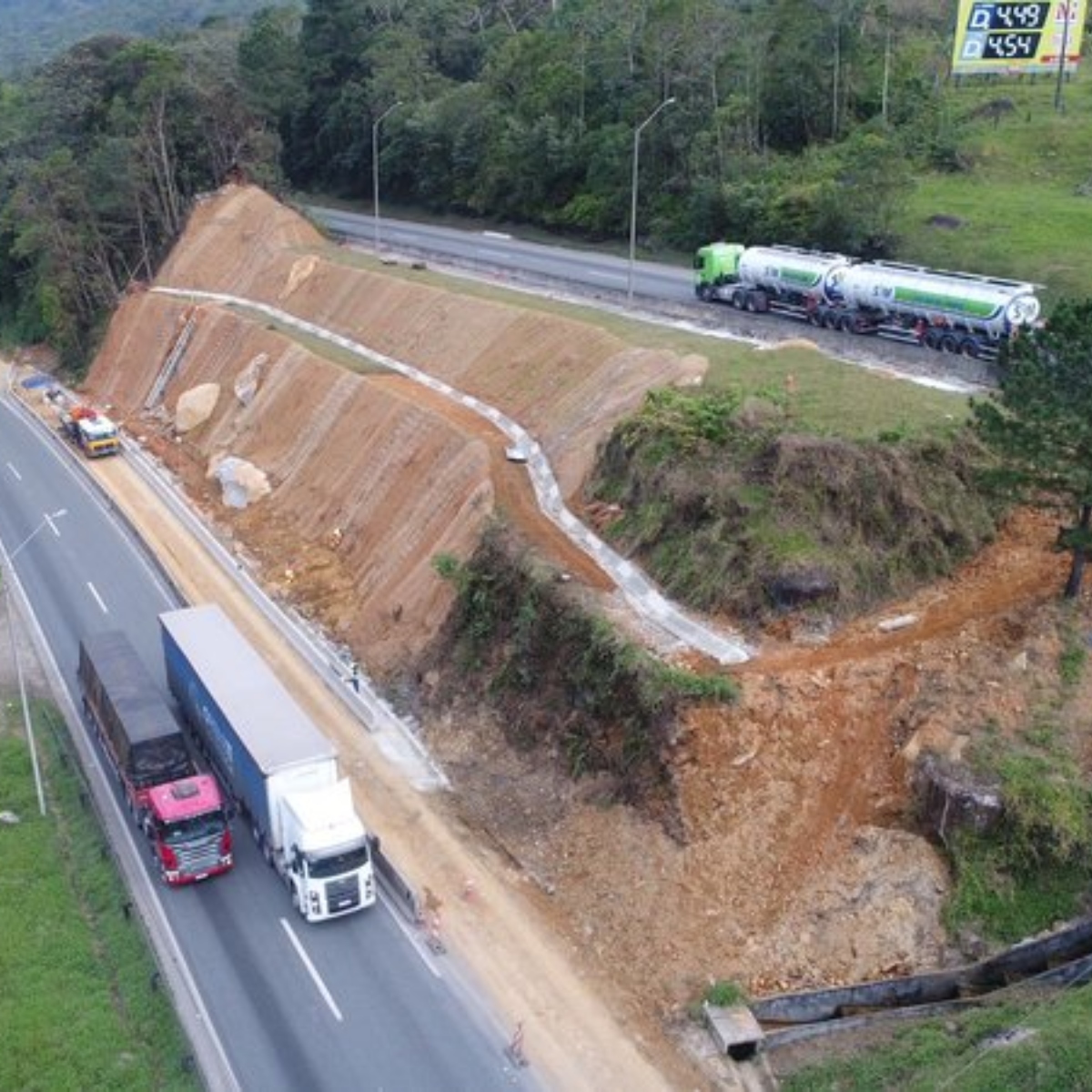  bloqueio parcial da br-376 para desmobilização de obras na encosta 