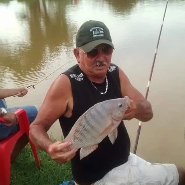 VÍDEO: Velório de idoso é marcado por show de forró e brinde de cachaça