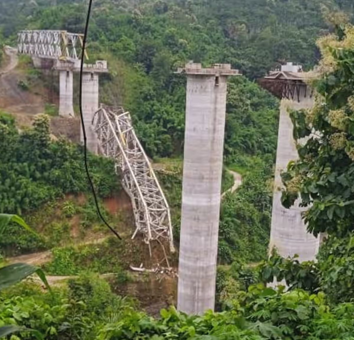  ponte-desaba-26-trablhadores-morrem 