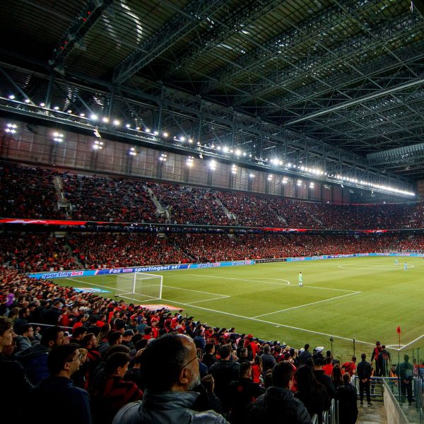 Torcida do Athletico na Arena da Baixada