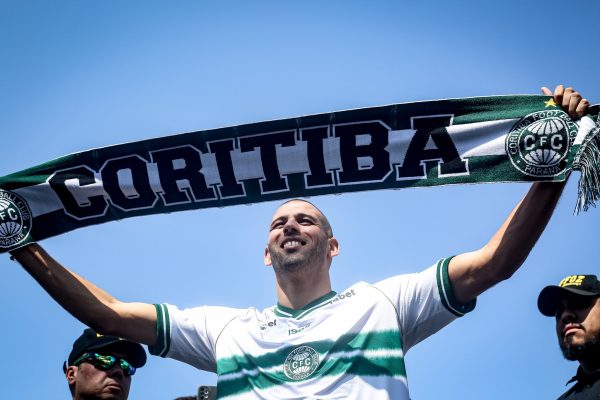 Slimani na chegada ao Coritiba