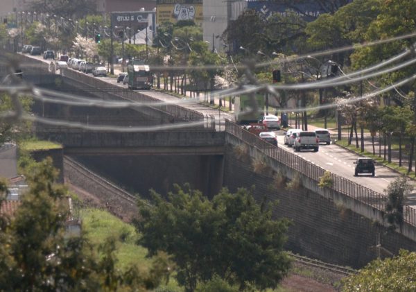 transito entre maringá e sarandi linha ferrea 2