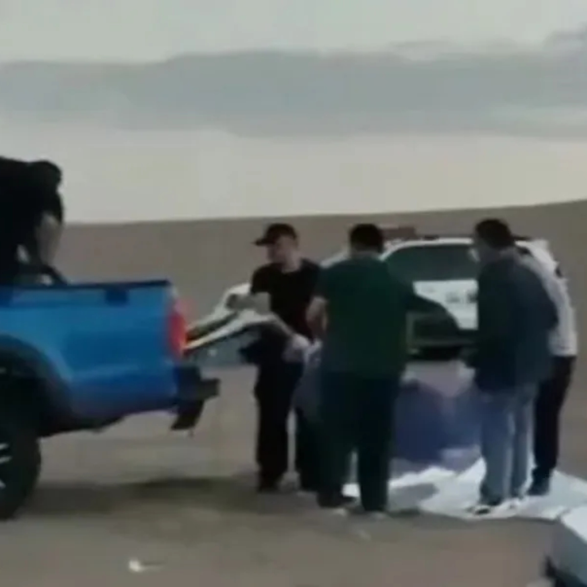  O carro em que as vítimas estavam quebrou durante o passeio e os turistas não resistiram às altas temperaturas que podem chegar a 70°C. 