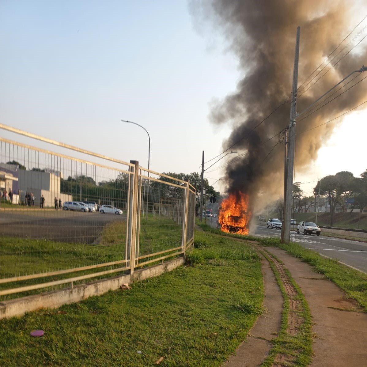  van escolar incêndio 