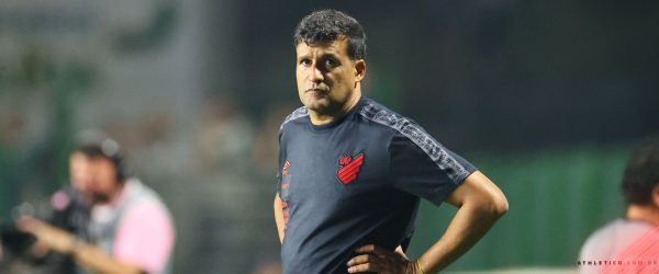 Wesley Carvalho, técnico do Athletico