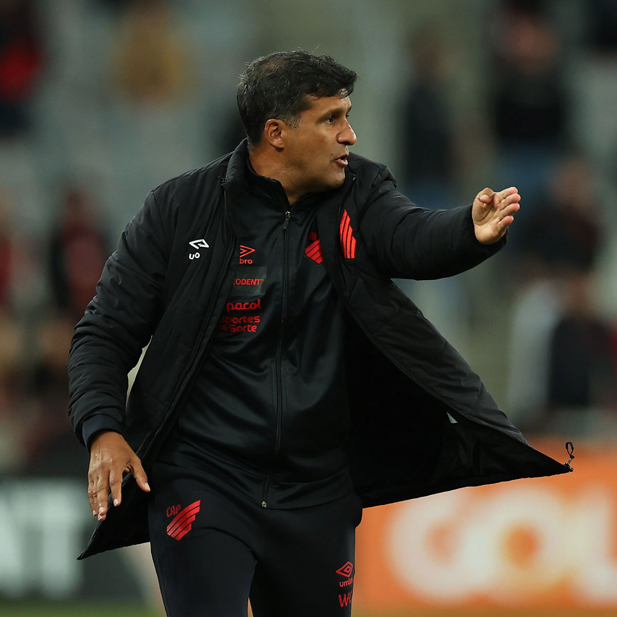  Wesley Carvalho, técnico do Athletico 