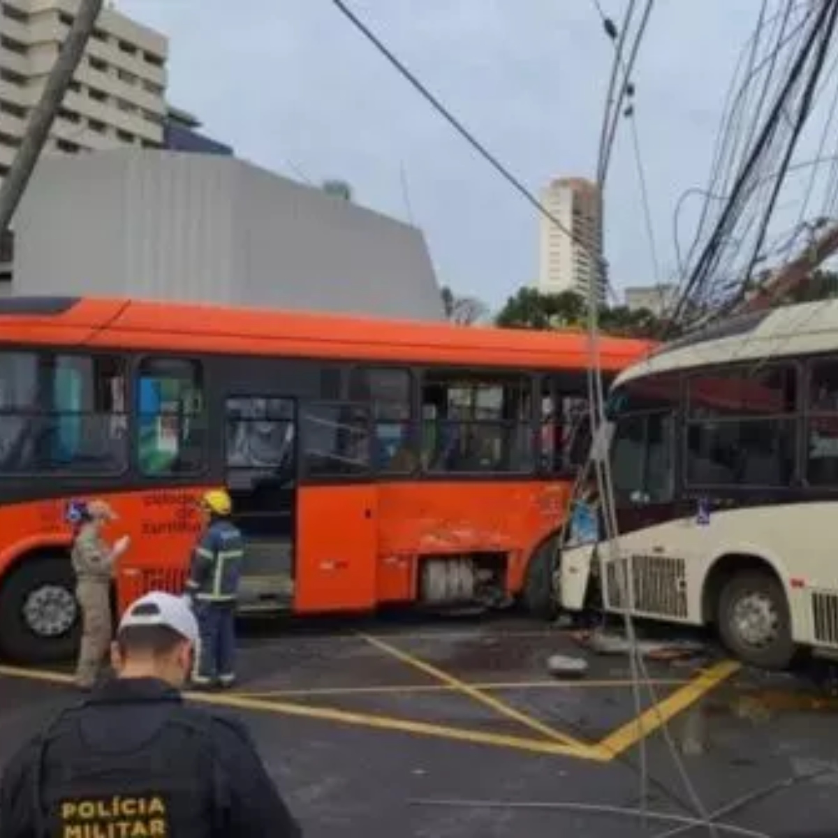  Acidente biarticulados Curitiba 