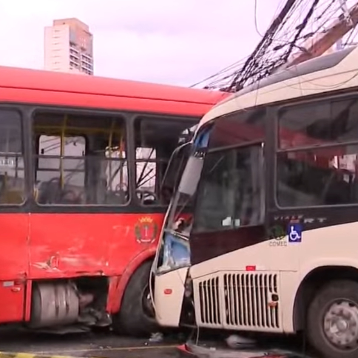  acidente biarticulado curitiba 