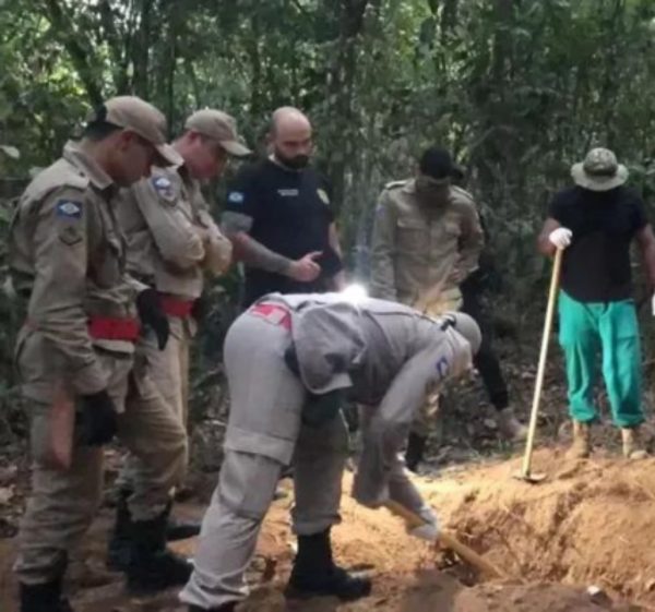 O corpo de uma adolescente de 15 anos foi encontrado em uma cova rasa, no município de Lucas do Rio Verde, neste sábado (9), no Mato Grosso.