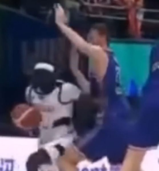 VÍDEO: Atleta perde rim após levar cotovelada durante jogo de basquete