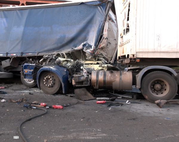 carreta destruída contorno norte maringá 4