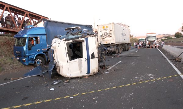 carreta destruída contorno norte maringá