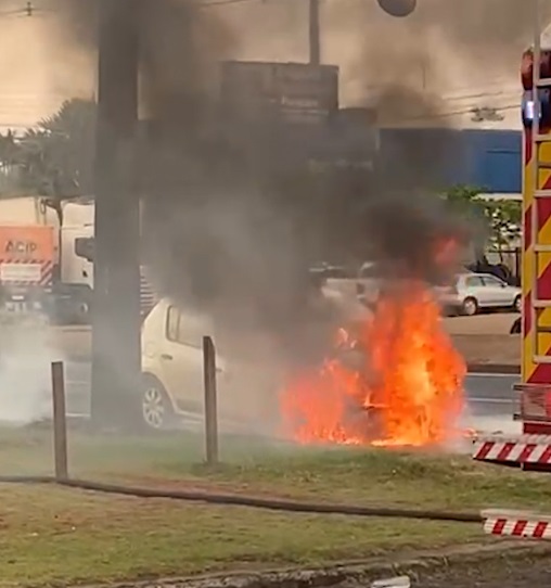 carro incendiado