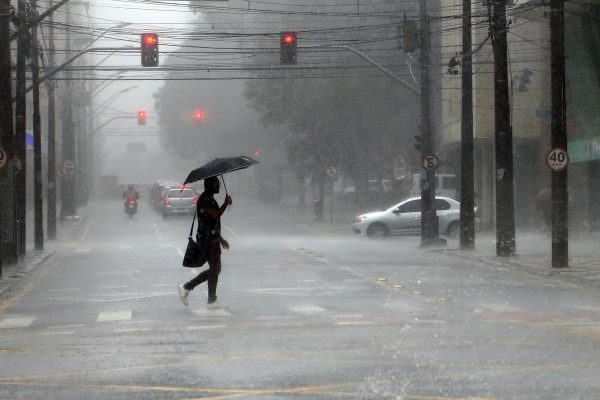 chuva em curitiba