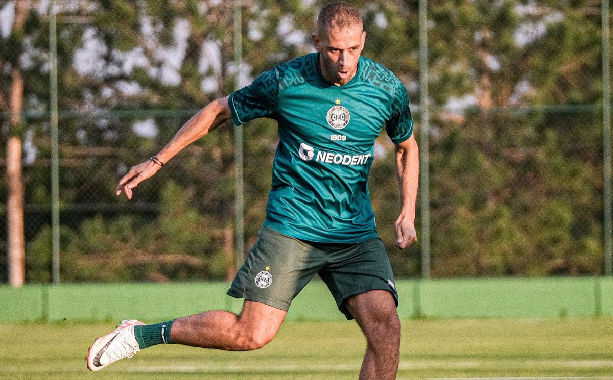 Atacante especulado no Bahia é anunciado pelo Coritiba