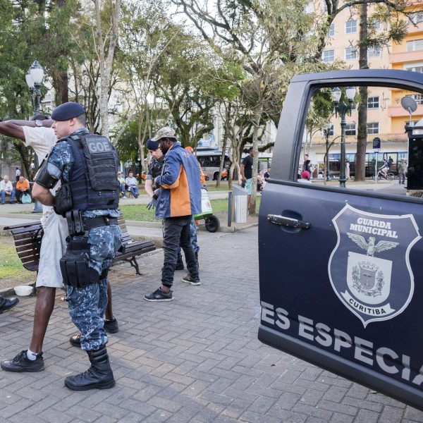 adolescente e mulher esfaqueados assalto dentro de ônibus em Curitiba / Praça Rui barbosa