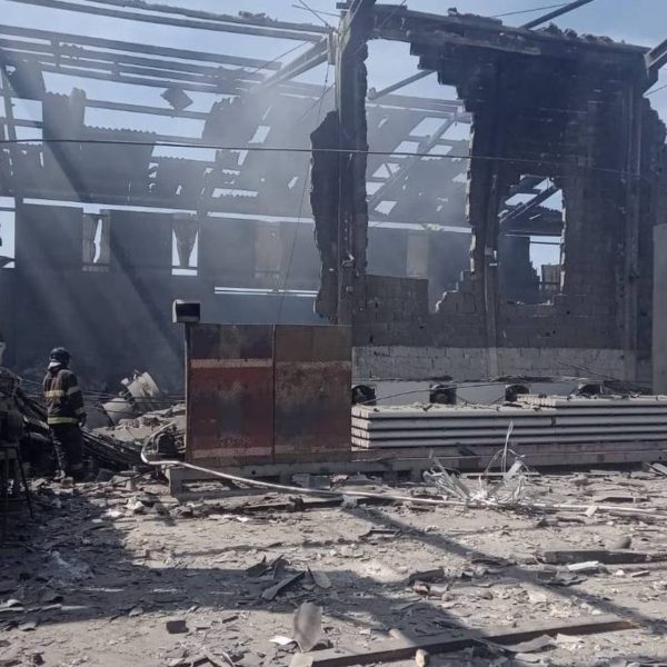 Explosão em metalúrgica deixa dois mortos e dezenas de feridos