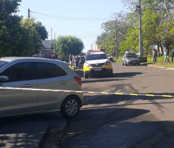 carro e viatura policial